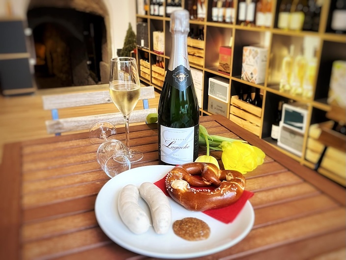 Champagner und Weißwurst in Schwäbisch Gmünd beim Gmünder WeinMagazin und Wein-Musketier